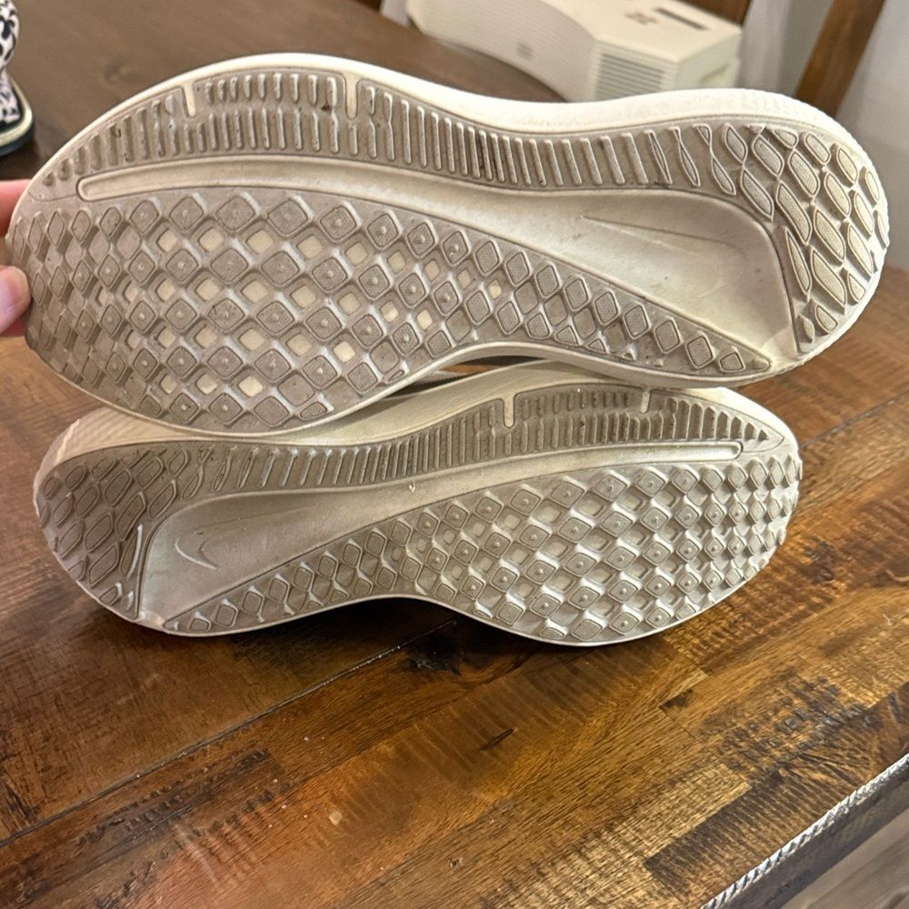 Nike Women's Air Winflo 10 Running Shoes Phantom White Ivory Jade Size 10 - Picture 7 of 11